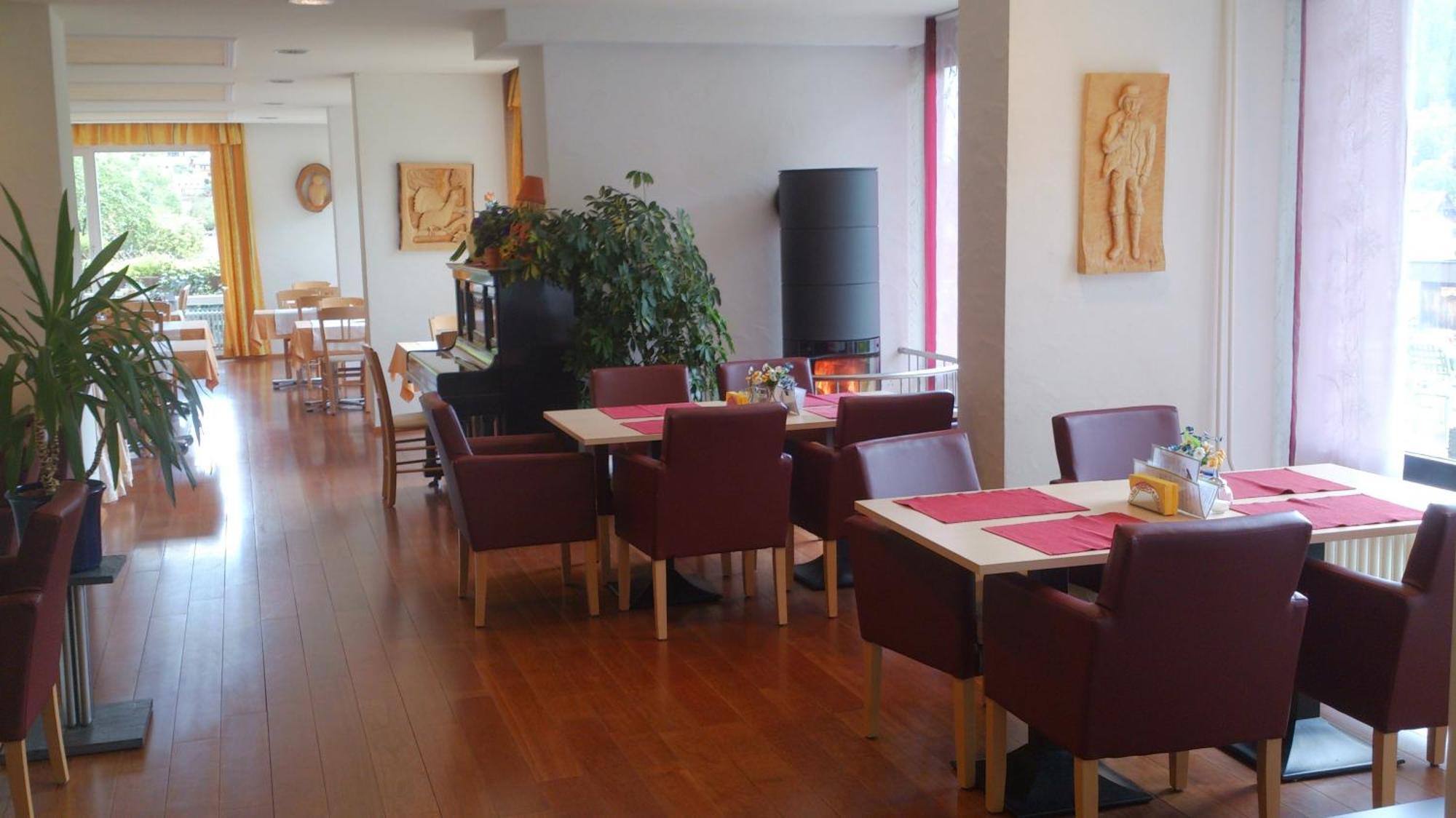 Hotel Bergfrieden Бад Вилдбад Екстериор снимка