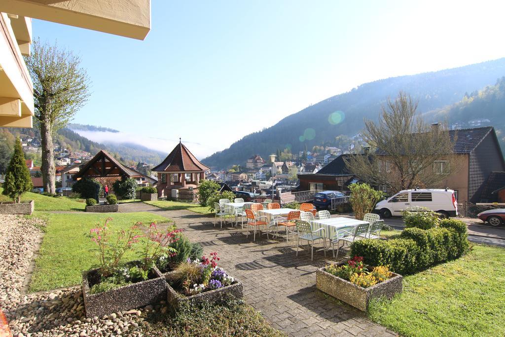 Hotel Bergfrieden Бад Вилдбад Екстериор снимка