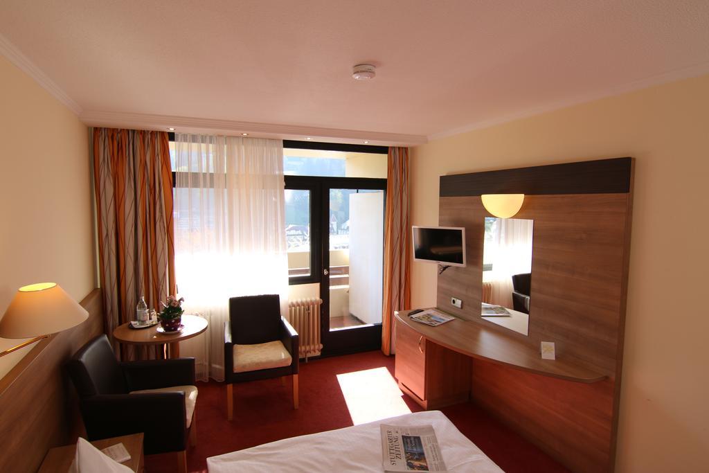 Hotel Bergfrieden Бад Вилдбад Екстериор снимка