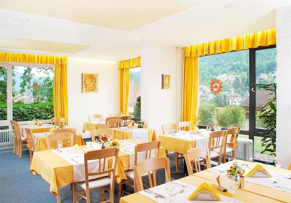 Hotel Bergfrieden Бад Вилдбад Екстериор снимка